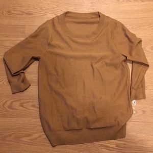 Quarter sleeve sweater